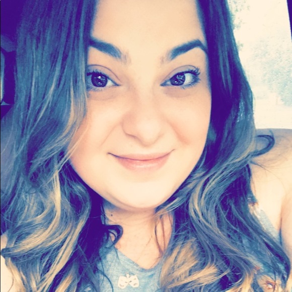 Meet your Posher, Laura - Picture 4 of 16